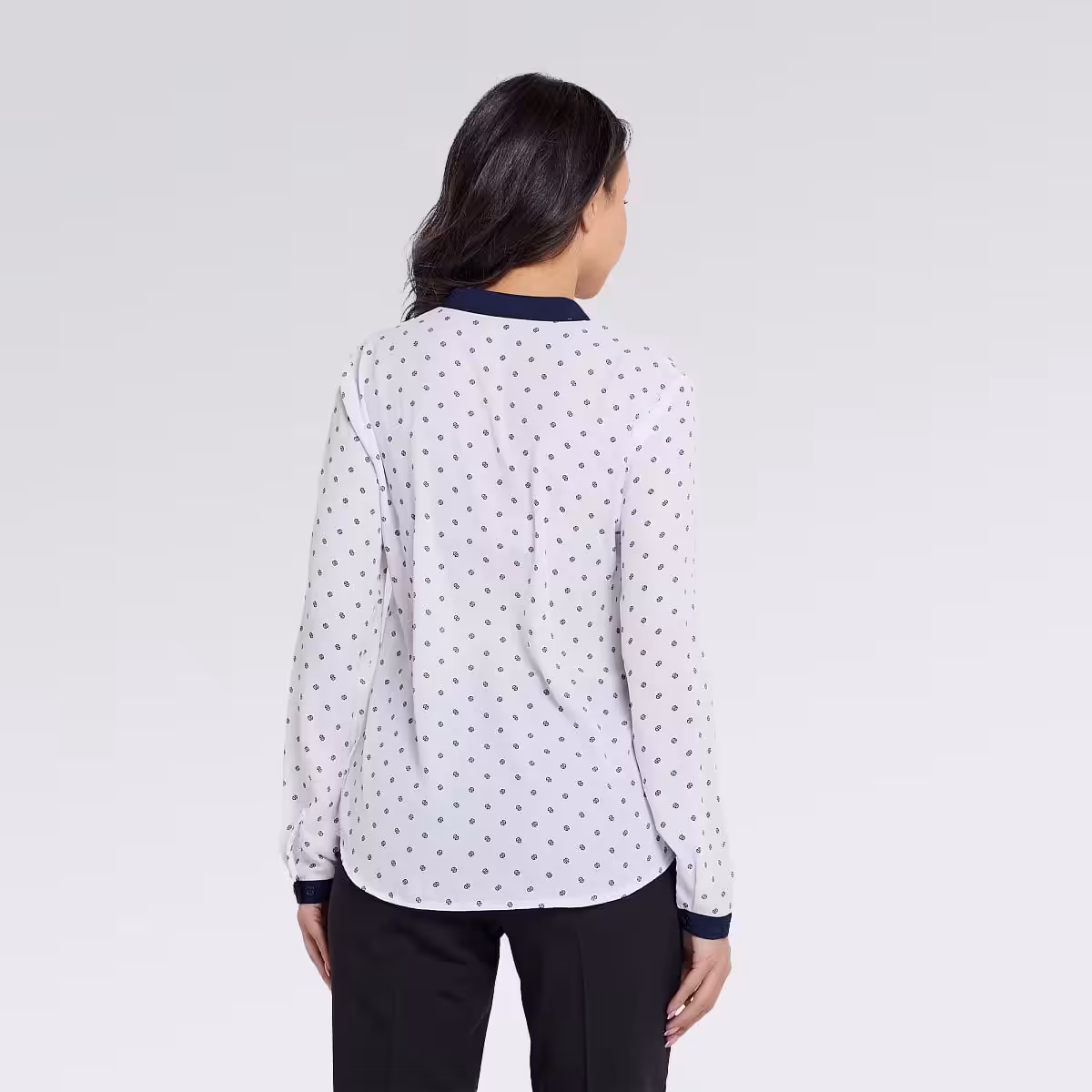 Blusa ejecutiva, vista espalda